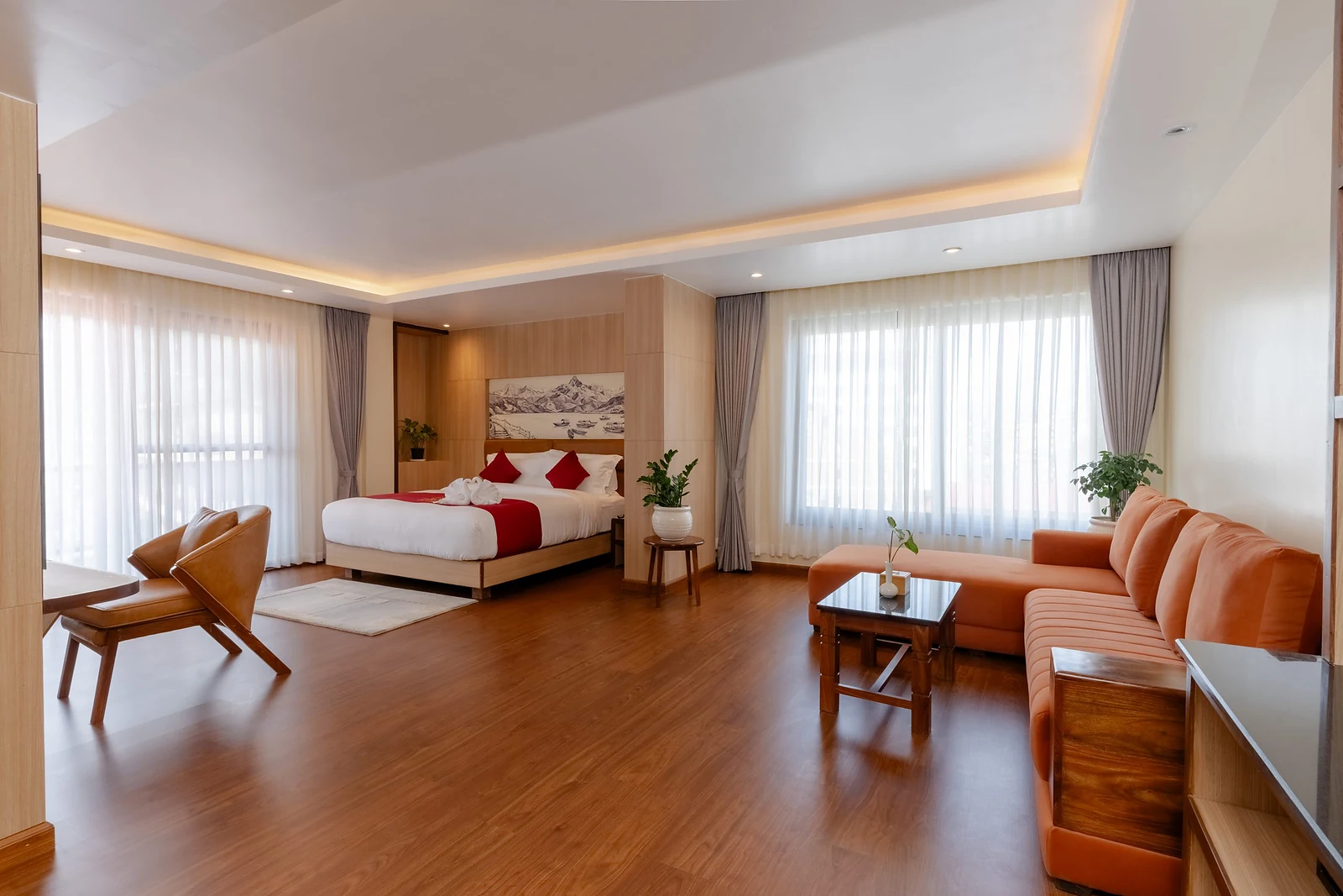 Hotel Lumen suite with king bed and sitting area